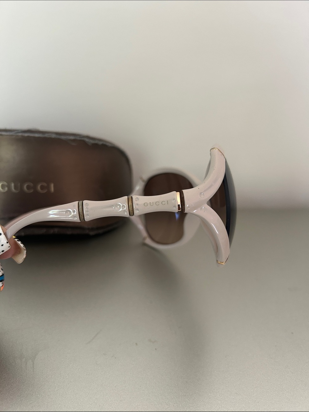 Gucci White Oversized Cat-Eye Sunglasses with Brown Gradient bamboo Lenses - Picture 5 of 8